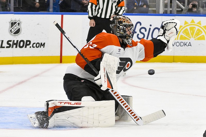 Net losses: Despite crazy win in St. Louis, Flyers should consider a change to goalie tandem